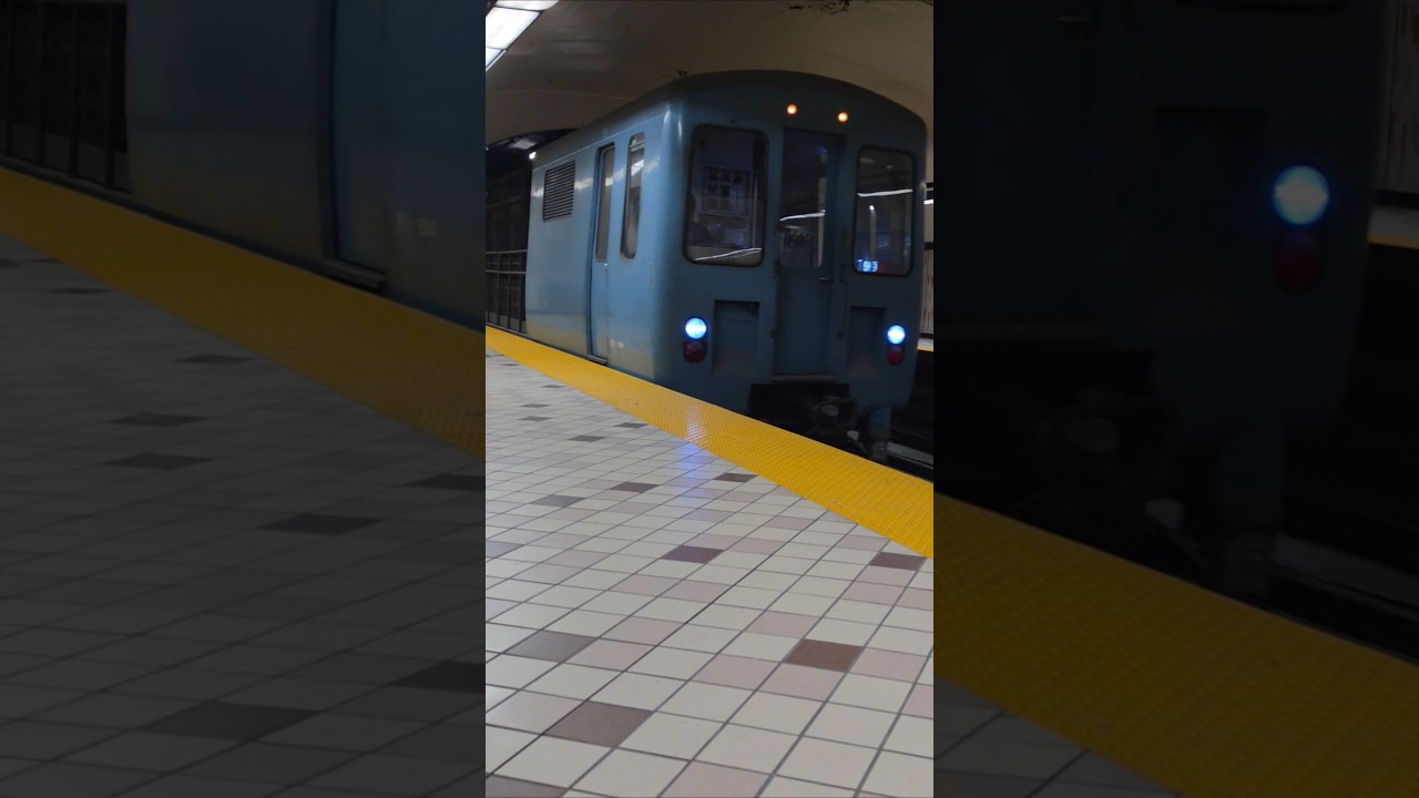 Montreal Metro vacuum cleaner train - shorts version #metro #montreal