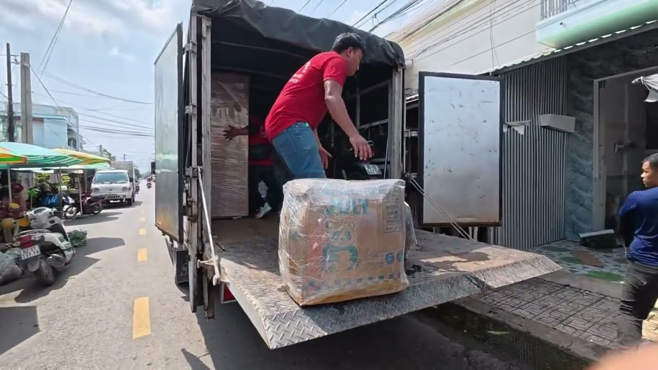 Đóng gói Vận Chuyển đi Bắc - Sơ lược khung cảnh trong ga Sóng Thần Bình Dương