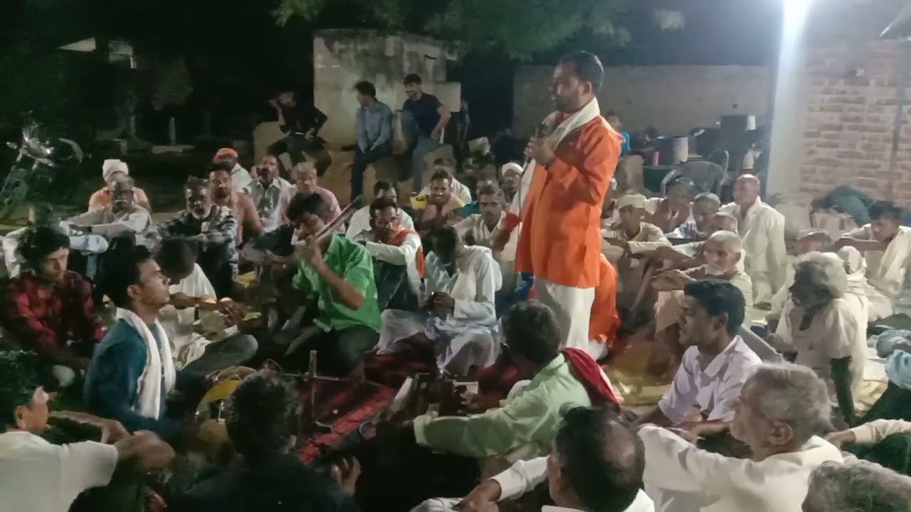 (लांगुरिया महाभारत मेंसे गाया) गायक रामवीरसिंह बघेल काशीपुरा भिंड म प्र(ग्राम जौरीपुरा फूप में गाया)