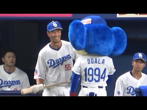 久々に会った福田の身体をベタベタ触りまくるドアラ！ (2023/06/16)