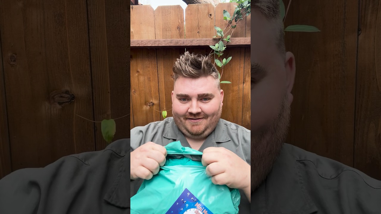 Unboxing a mystery Squishables! 