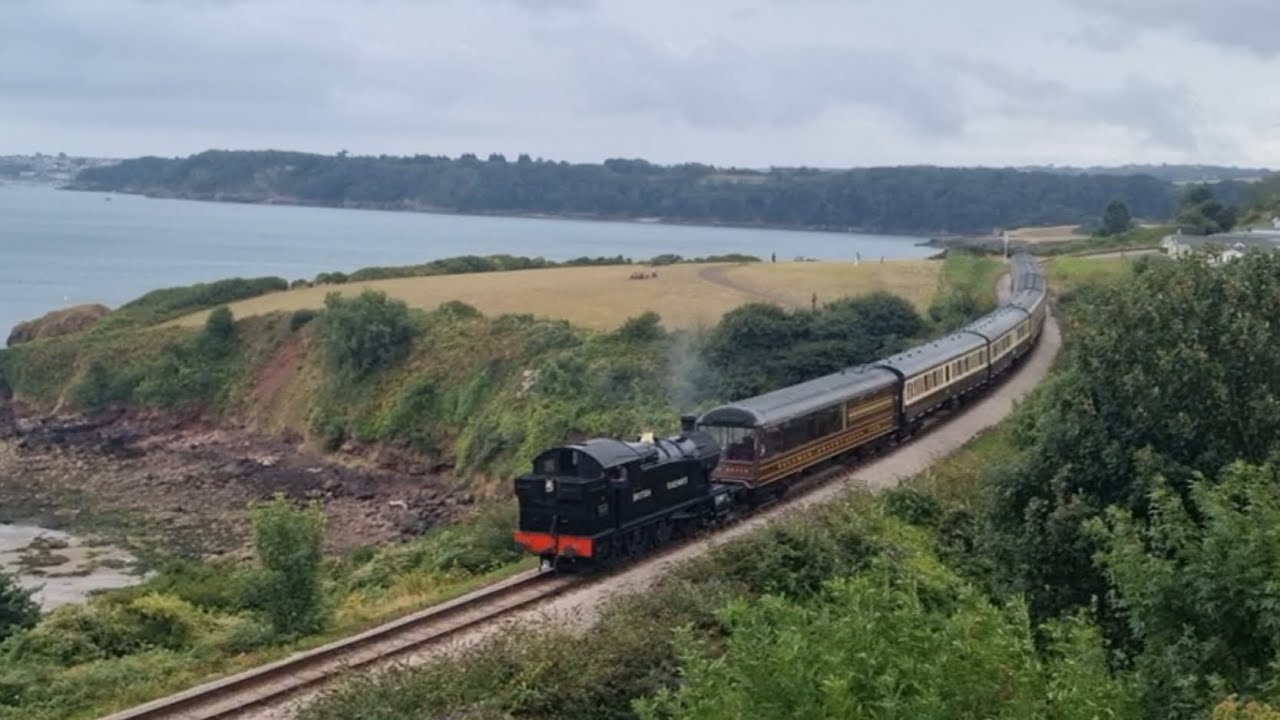 4247 on the dartmouth steam railway 