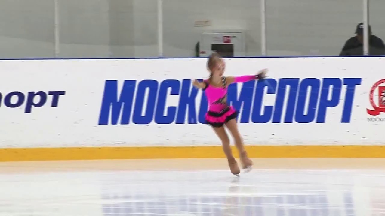 Аня Жукова. Фигурное катание. 2 юношеский разряд. 7 лет.