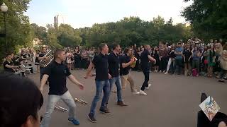 Духовики Go Brass исполняют Ленинград