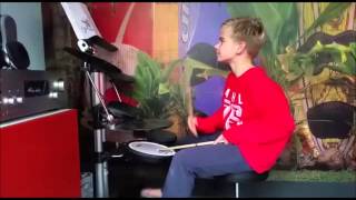 Floris, Beau, Kay en Rick over een Elektrisch Drumstel