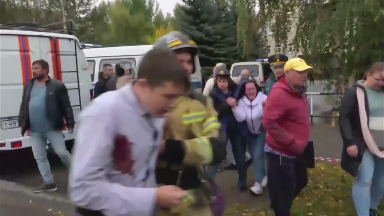 Сколько людей погибло в теракте в школе. Ижевск школа 88 стрельба. Ижевск Ижевск стрельба в школе. Школа после стрельбы в Ижевске.