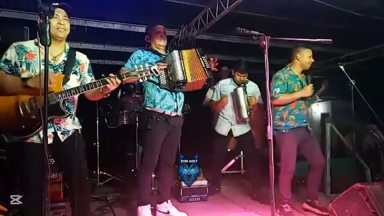 LESLY SANTAMARIA Y CRISTIAN DE LEON - COSTEÑO DEL ALMA - TEMA EN VIVO 2024 - 2025 