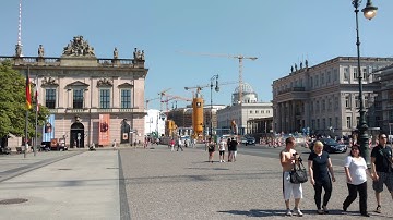 Berlin - Unter den Linden near Humboldt Uni in 4K