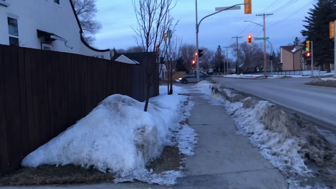 How Far Is Manitoba From Toronto