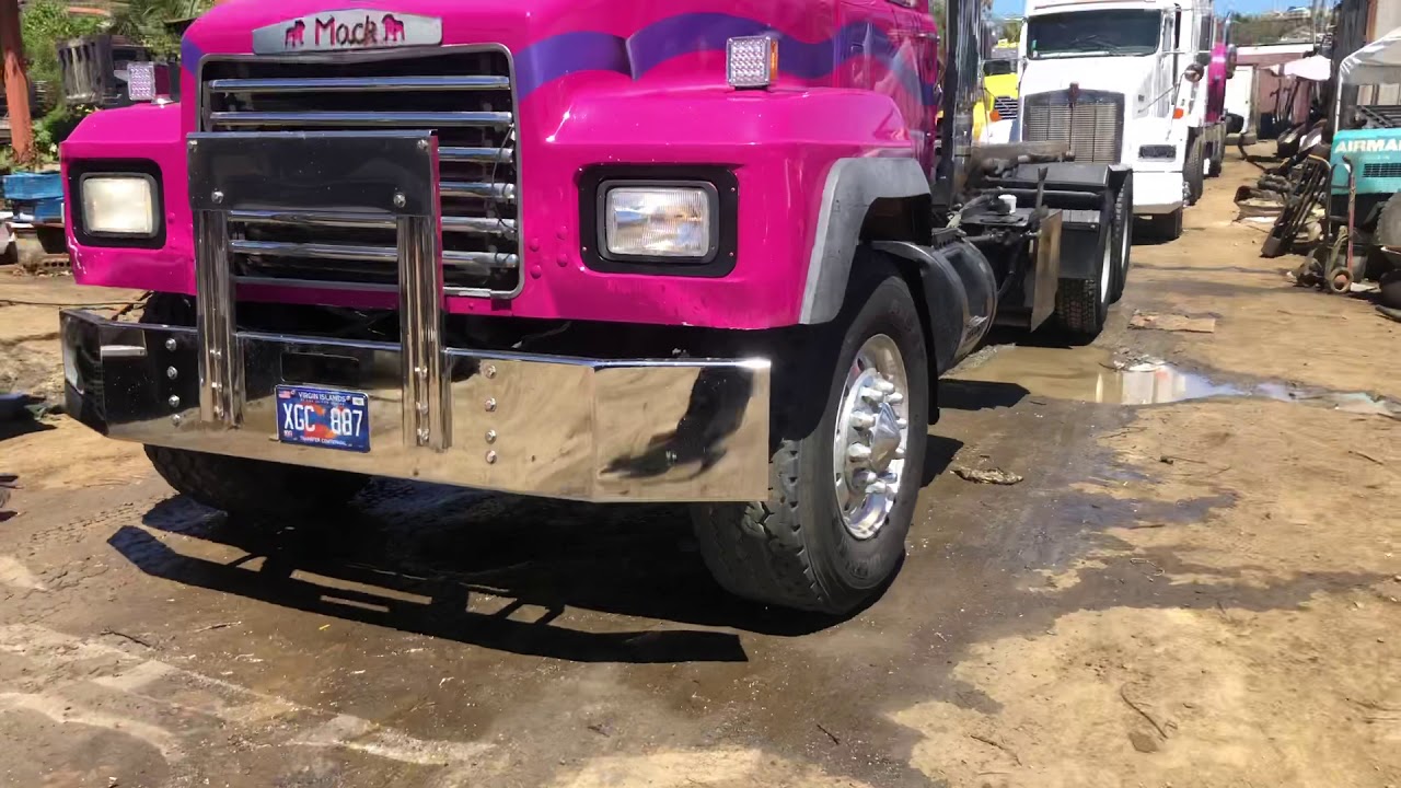 Mack RD Rolloff Idling