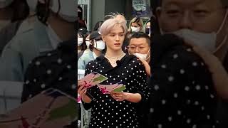 Even the wind loves him 😭 cr. myriceball on twitter #taeyong #태용 #anyonecandance #nct127 #nct