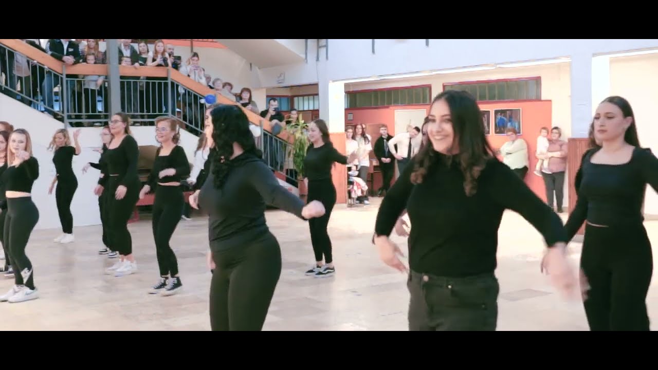 SZEGYA BSZC Szent-Györgyi Albert Technikum és Kollégium Osztálytánc 13/E, 13/F, 13/D, 11/H 1