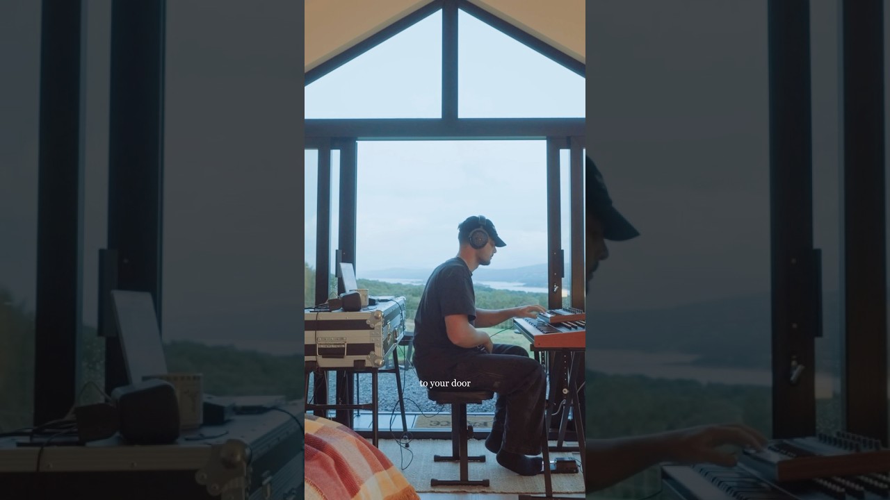 Throw back to this cabin spot I found in Killarney, lmk if you’ve been resonating with this one? 🎵