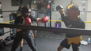 Paul Spadafora teaching during amateur sparring #boxing #sparring #fighter