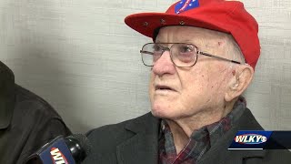 95-year-old WWII veteran from Louisville helps lead parade