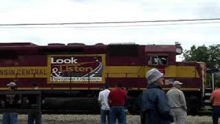 Wisconsin Central SD45 7525 going full throttle!!!