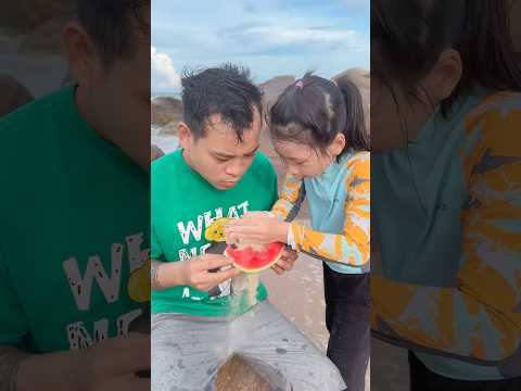 Prank - Sand & Watermelon 🍉🌊😱 #shorts #funny #watermelon #prank #sand #beach