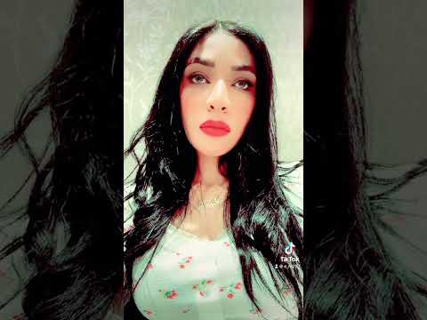الدنيا جايه عليا اقولها كفايه تقولي خد تاني