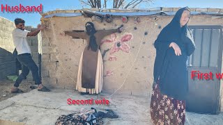 Download Lagu The husband wants to take his first wife to the ophthalmologist, but the second wife prevents him. MP3