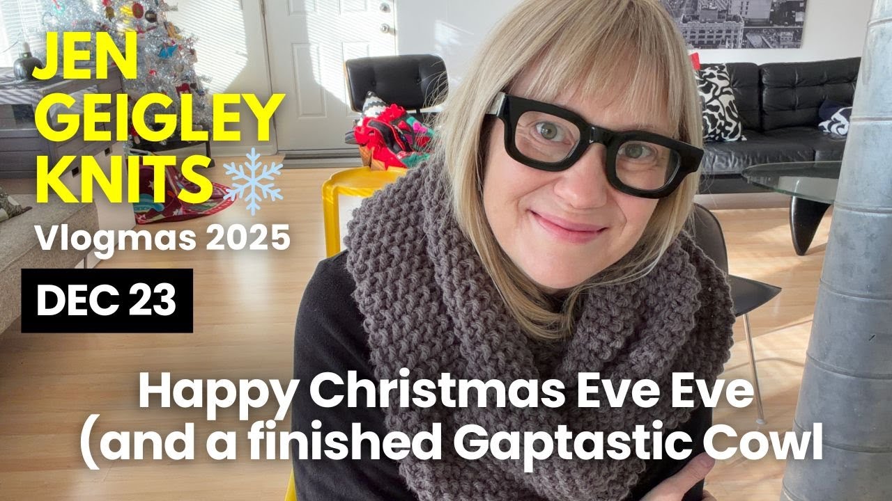 VLOGMAS DAY 23 | Sewing IKEA Gift Bags, Finishing My Gaptastic Cowl & Christmas Eve Eve Gratitude 🎄