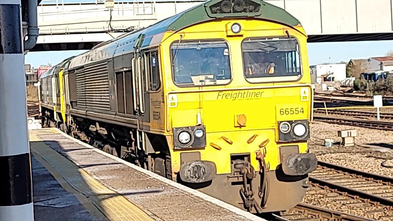 Double Headed Class 66 throuh Eastleigh