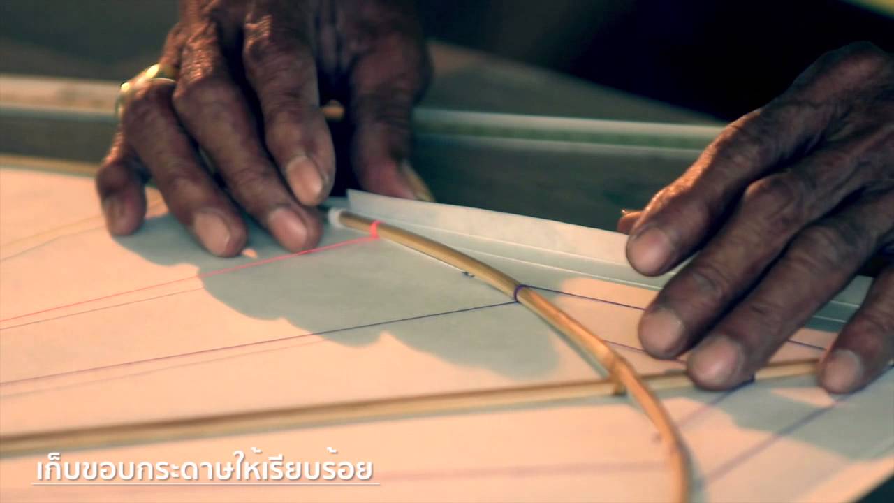 ทำว่าวปักเป้า - 6.ติดกระดาษ