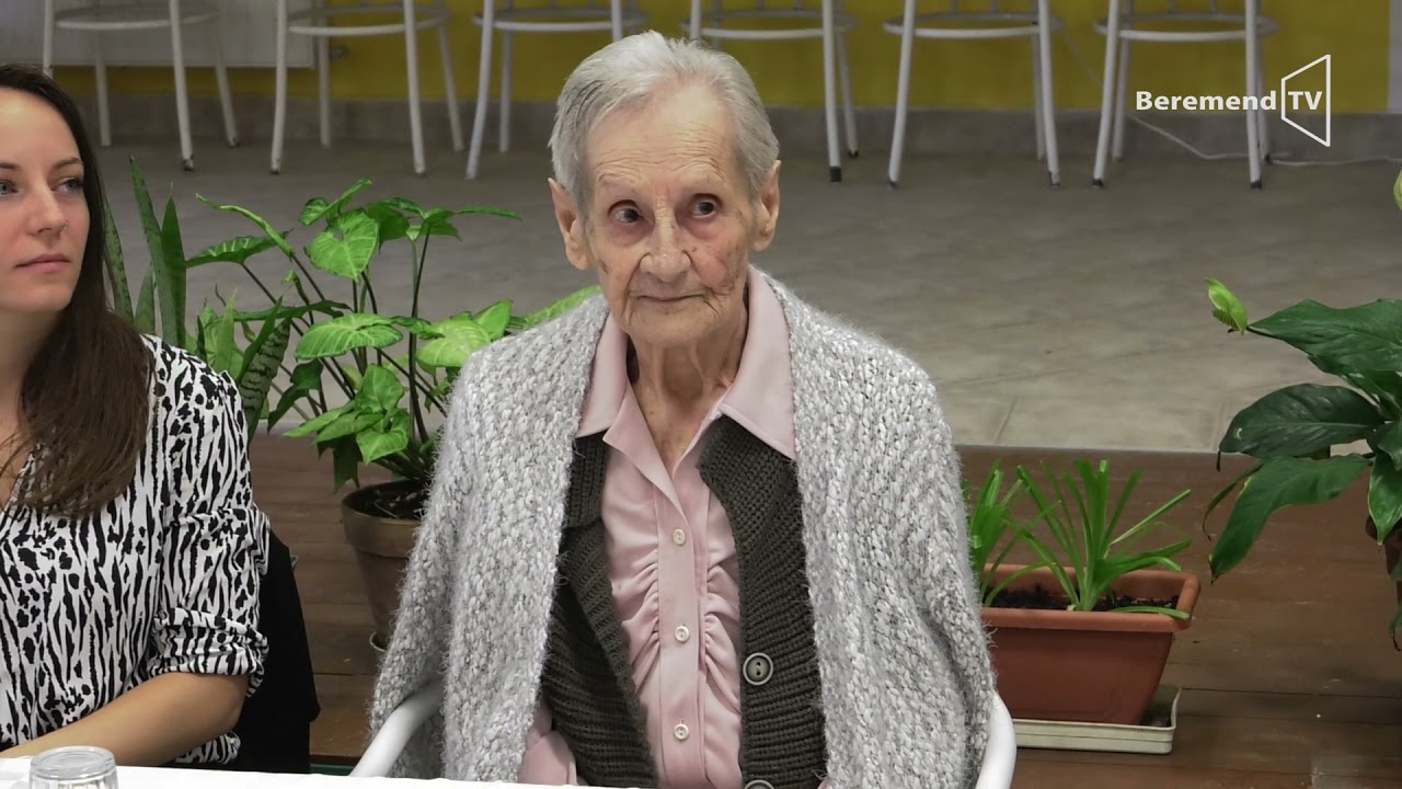 Szépkorú köszöntése az Idősek Szociális Otthonában