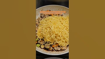 Mie Tek Tek (Indonesian Fried Noodle). It is a slightly sweet dish  & so comforting!