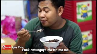 Parody Enak susunya mama Enak entungnya(kepompong daun jati) mama makanan exstrim perdesaan