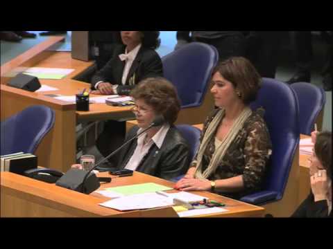 Kamervoorzitter Van Miltenburg verlaat geëmotioneerd de Kamer