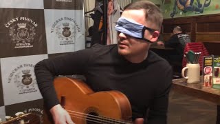 Benny Hill Theme (Guitar virtuoso playing blindfolded | Гитарист-виртуоз играет с повязкой на глазах