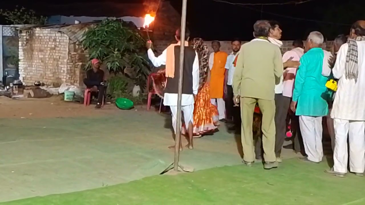 मन तोड़ दय  मुरऊ ने  लगा के यारी