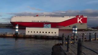 Япония. Грузовое судно для перевозки авто и  железнодорожных вагонов в порту Йокогамы(В Японии было продемонстрировано новое крупнотоннажное грузовое судно, отвечающее строгим требованиям..., 2016-02-14T04:59:53.000Z)