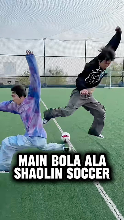 Download lagu Funny guys playing football part 2 π€£