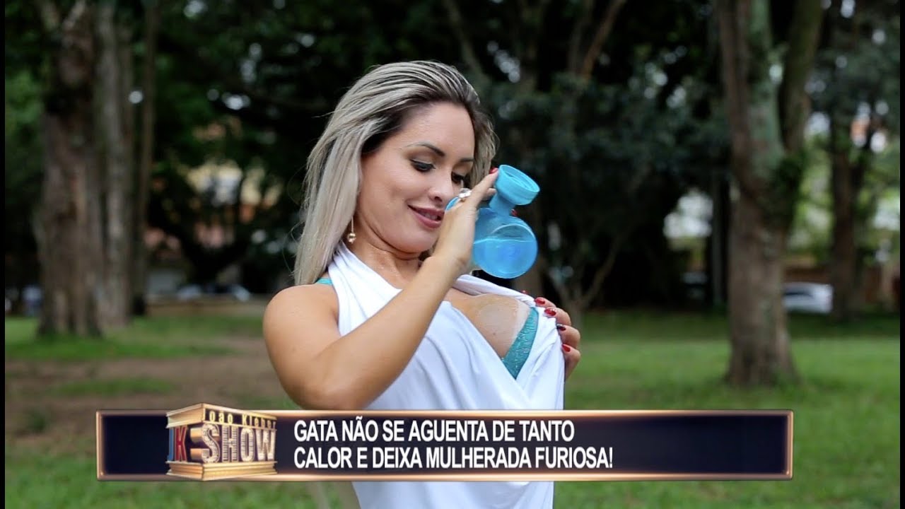 Loiraça sensualiza na hora de se refrescar e atrai olhares no parque ...