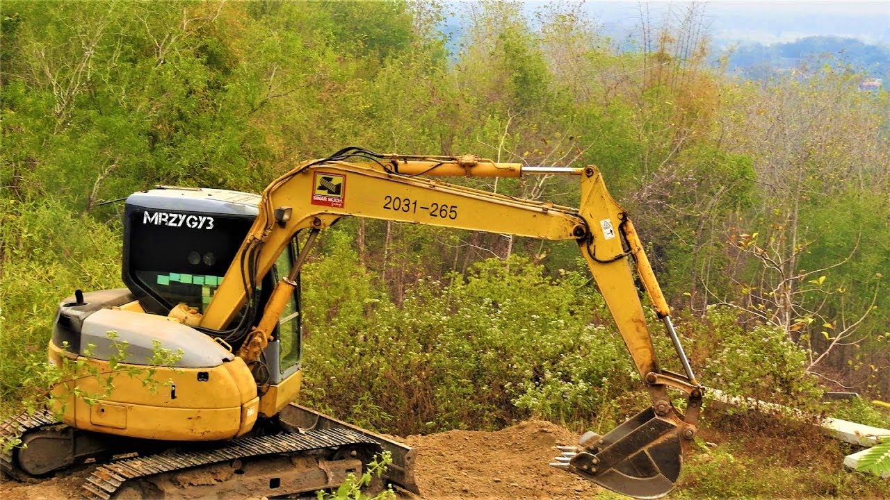 Mini Excavator Clearing Dirt Komatsu PC78US YouTube