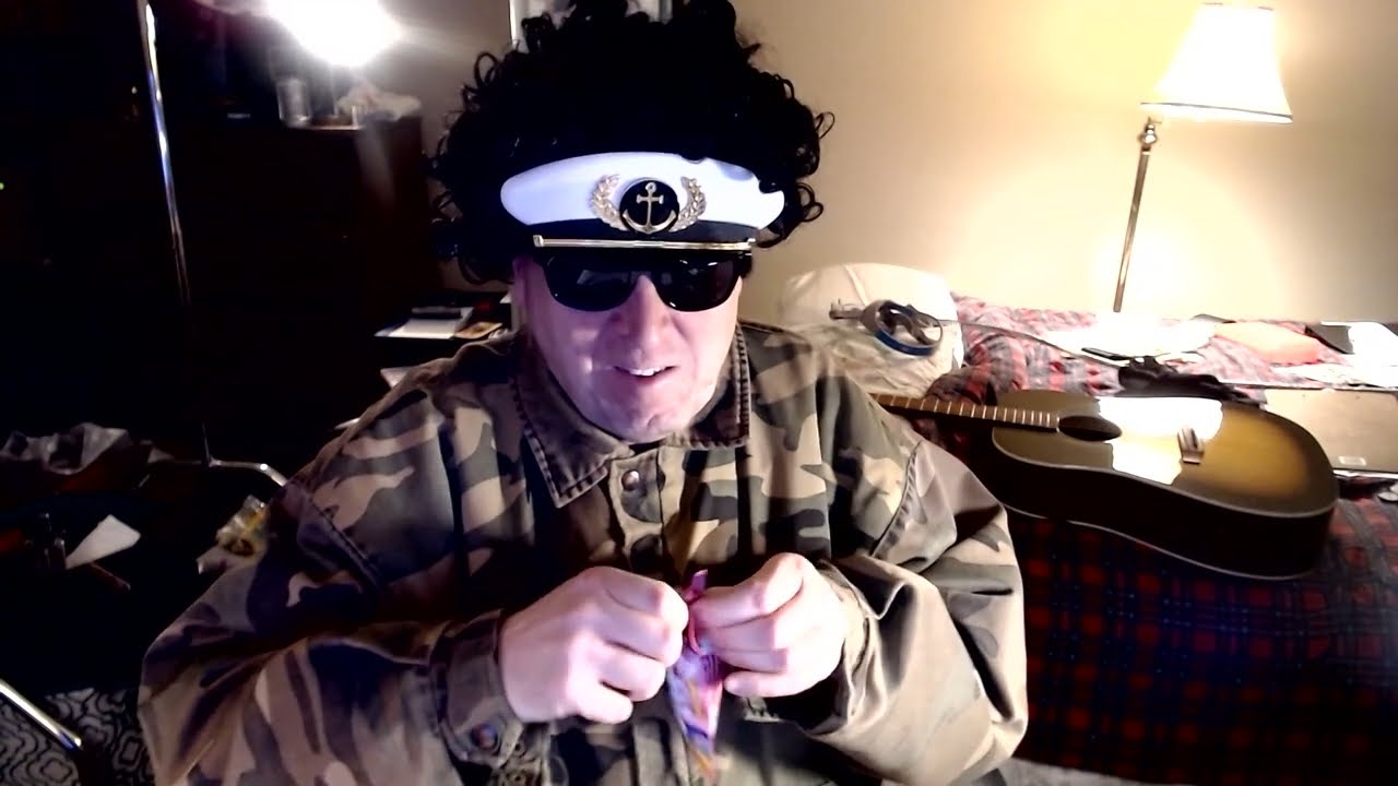 Review of Skittles bite size candies Smoothie by Captain B.A. Tom Ven Mc Helden