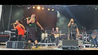 ZIGGY MARLEY with his singing dance girls - 