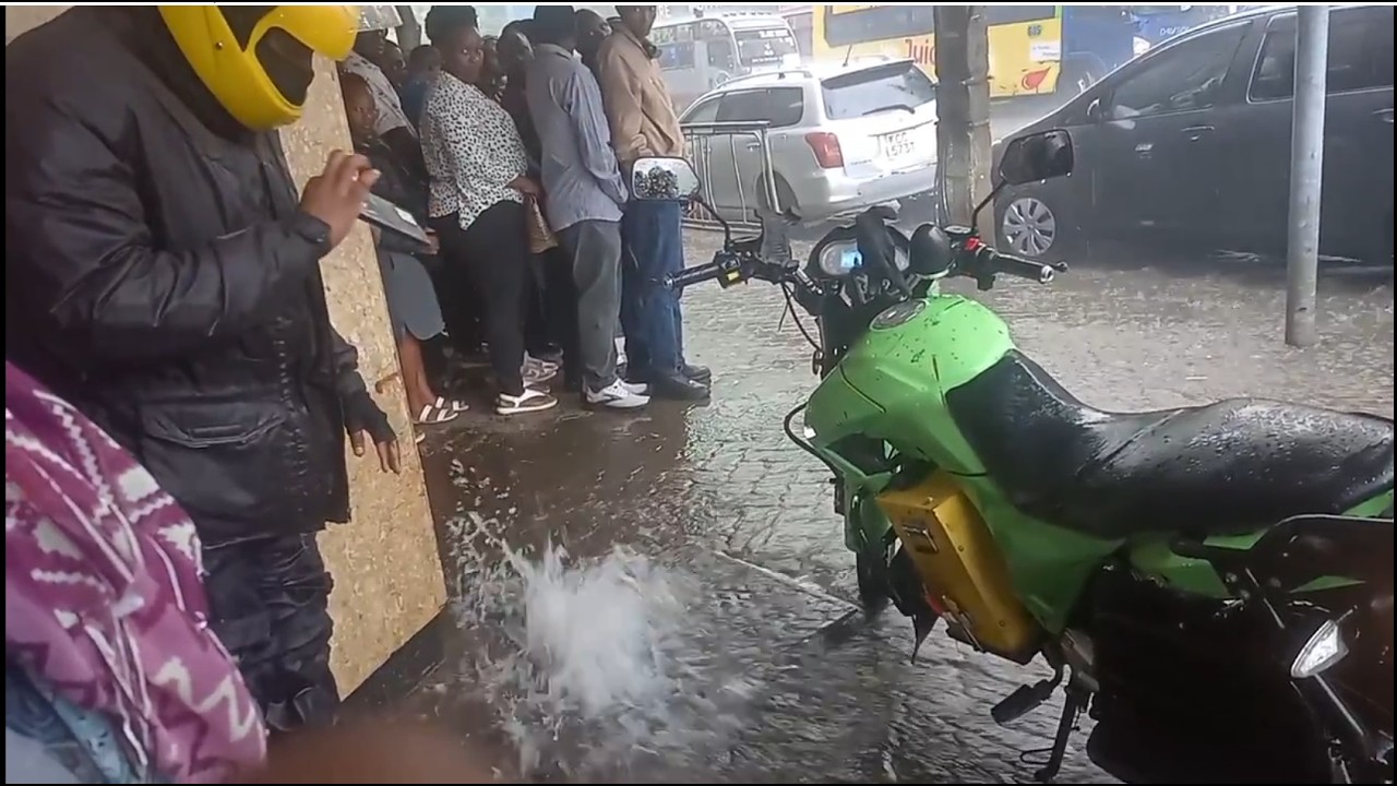 HEAVY RAINS IN NAIROBI CITY FLOODS HEAVY DOWN POUR IN KENYA NAIROBI RAINS CBD WATER #flood #floods