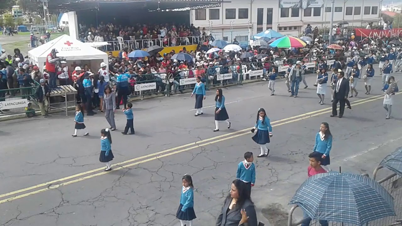 Desfile Civico Militar De Latacunga 11 De Noviembre Del 2018 1