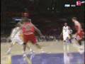 Luke walton with the sweet bounce pass under his legs