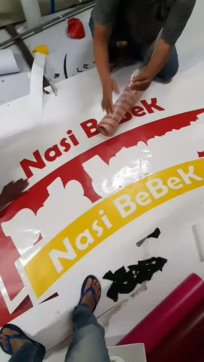 Proses Pemasangan Masking  Bening pada Stiker Cutting #short