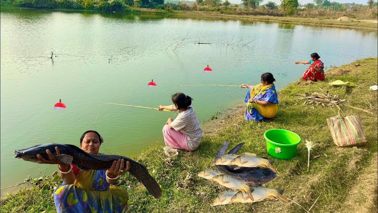 Fishing video || women in village caught fish using different types of bait in the big pond