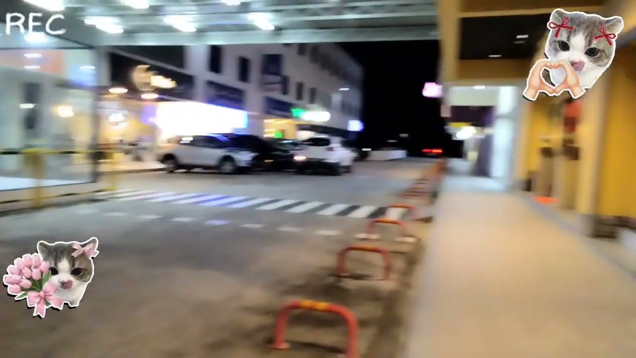 We are going to BLA BLA cafe🍟🍻