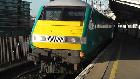 Arriva Trains Wales Class 67 "WAG" at Manchester Piccadilly