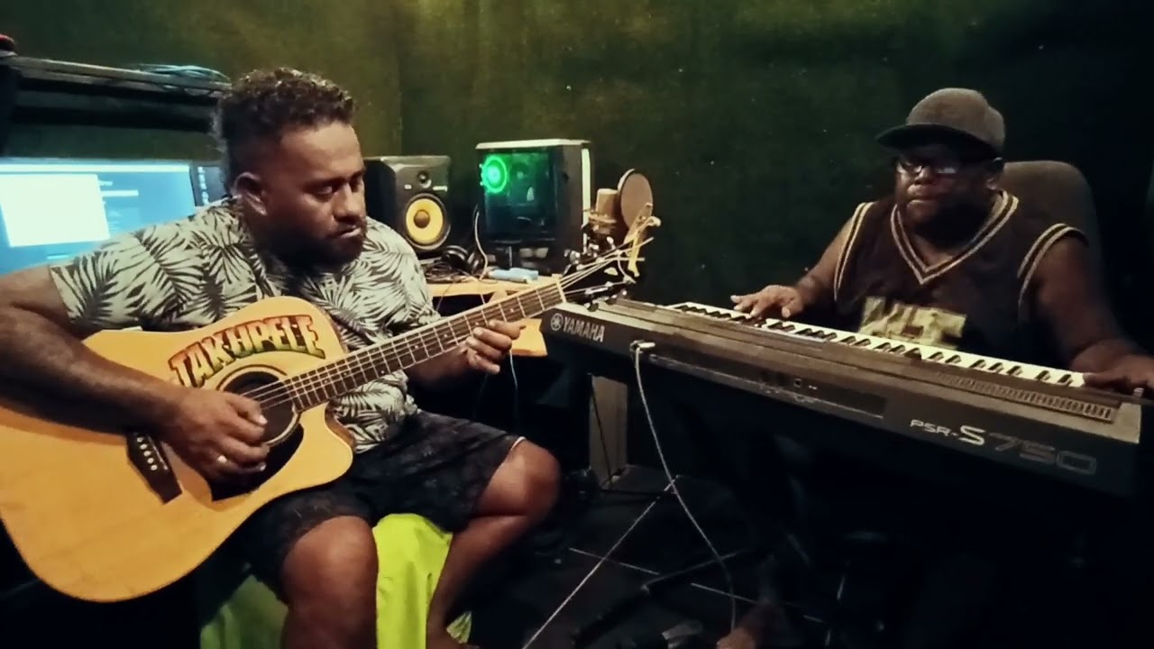 LOSSA TAKUPELE FT PAEVA              No Sign by Ramo / instrumental