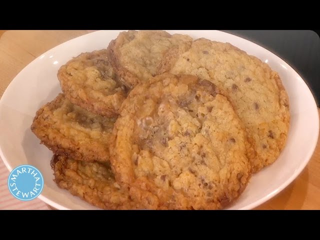 MARTHA MAKES MOMOFUKU MILKBARS SIGNATURE COOKIE - MARTHA STEWART