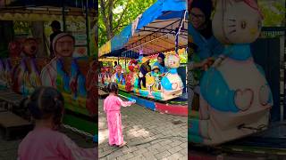 Naik kereta Hellokitty angrybird lucu dan marsha tiup gelembung balon