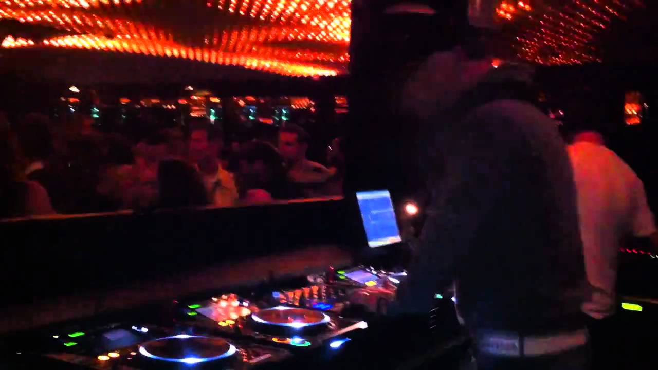 BOBBY BURNS @ ADE WALL Recordings