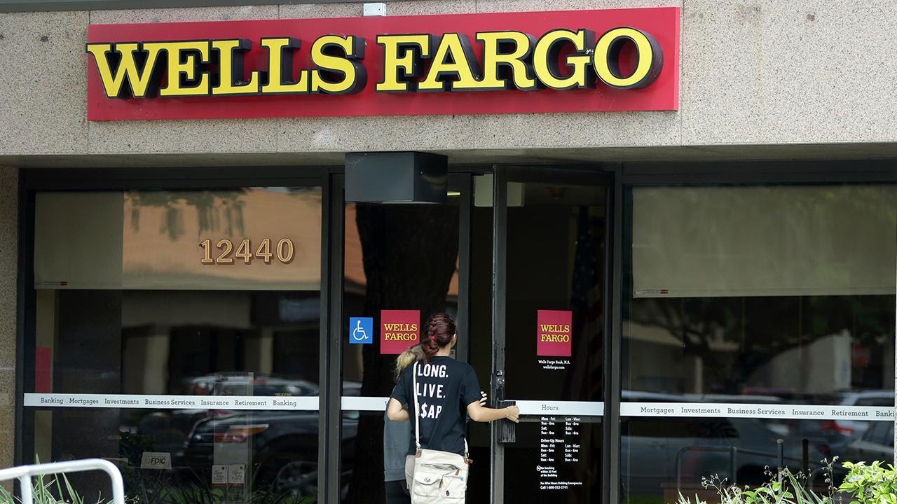 Wells Fargo CEO John Stumpf Retires; Jim Cramer Weighs In